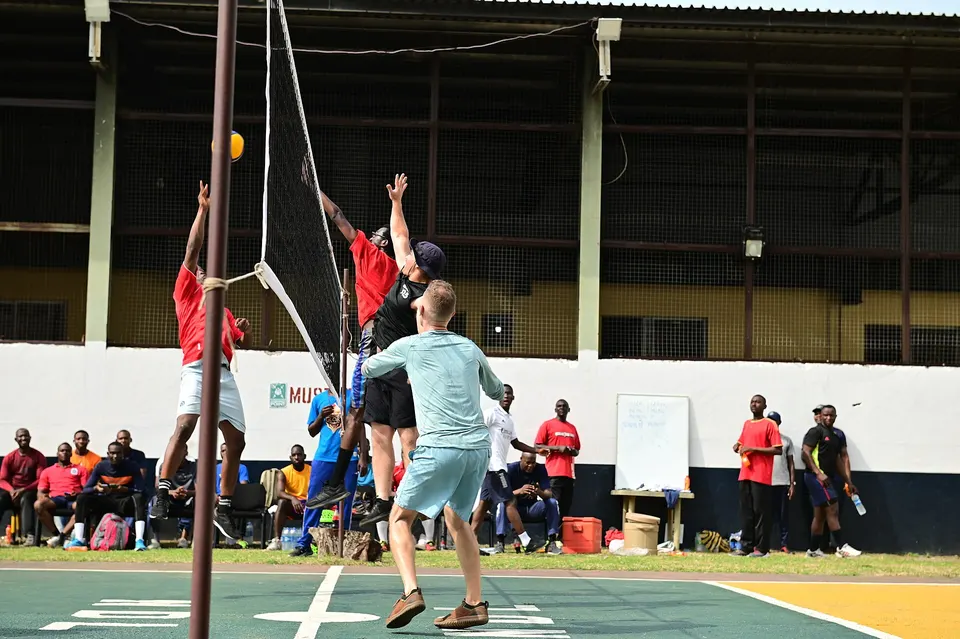 230204 G DV874 1161 USCGC Spencer (WMEC 905) plays volleyball with members of the Western Naval Command and Naval Dockyard Limited
