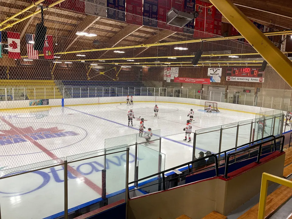 Una partita di hockey su ghiaccio