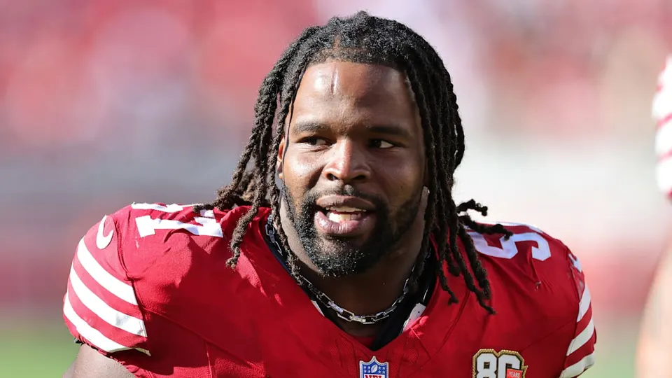 NFL squalifica Dre Greenlaw per una gara dopo la testata a Ernest Jones IV