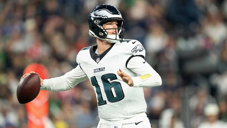 Eagles, Tanner McKee titolare contro i Panthers: squadra rinforza il reparto QB con Milton