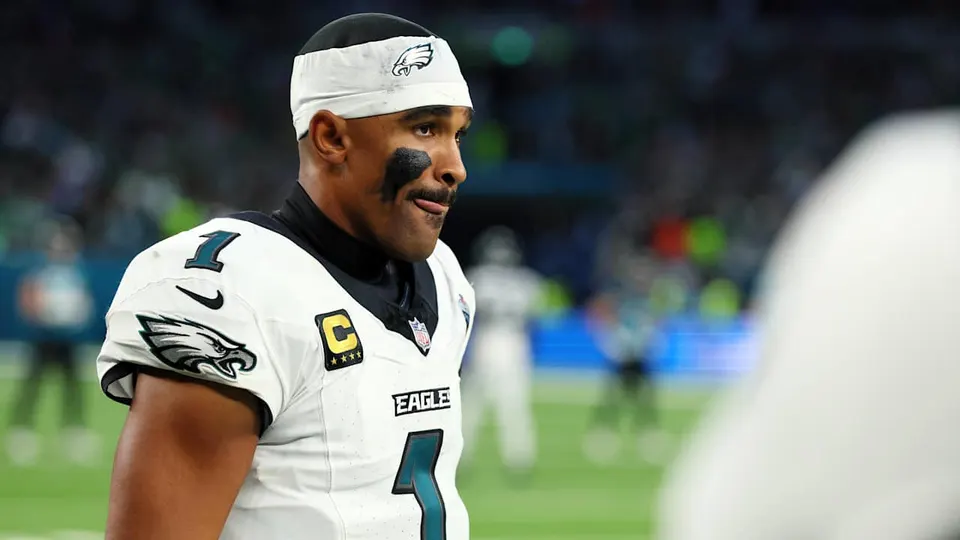 Eagles, Jalen Hurts in injured reserve per un coagulo al polpaccio